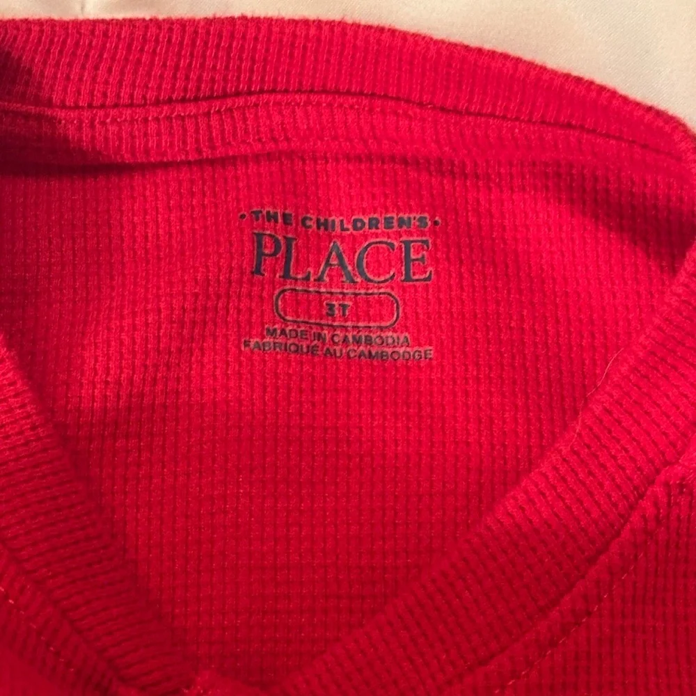 💥 $5 if bundled - 3T The Children’s Place Waffle Knit Red Henley Shirt